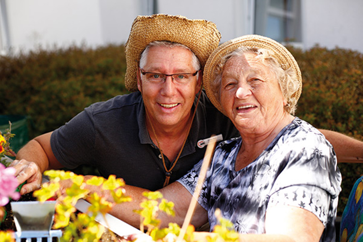 Zwei Bewohner im Garten